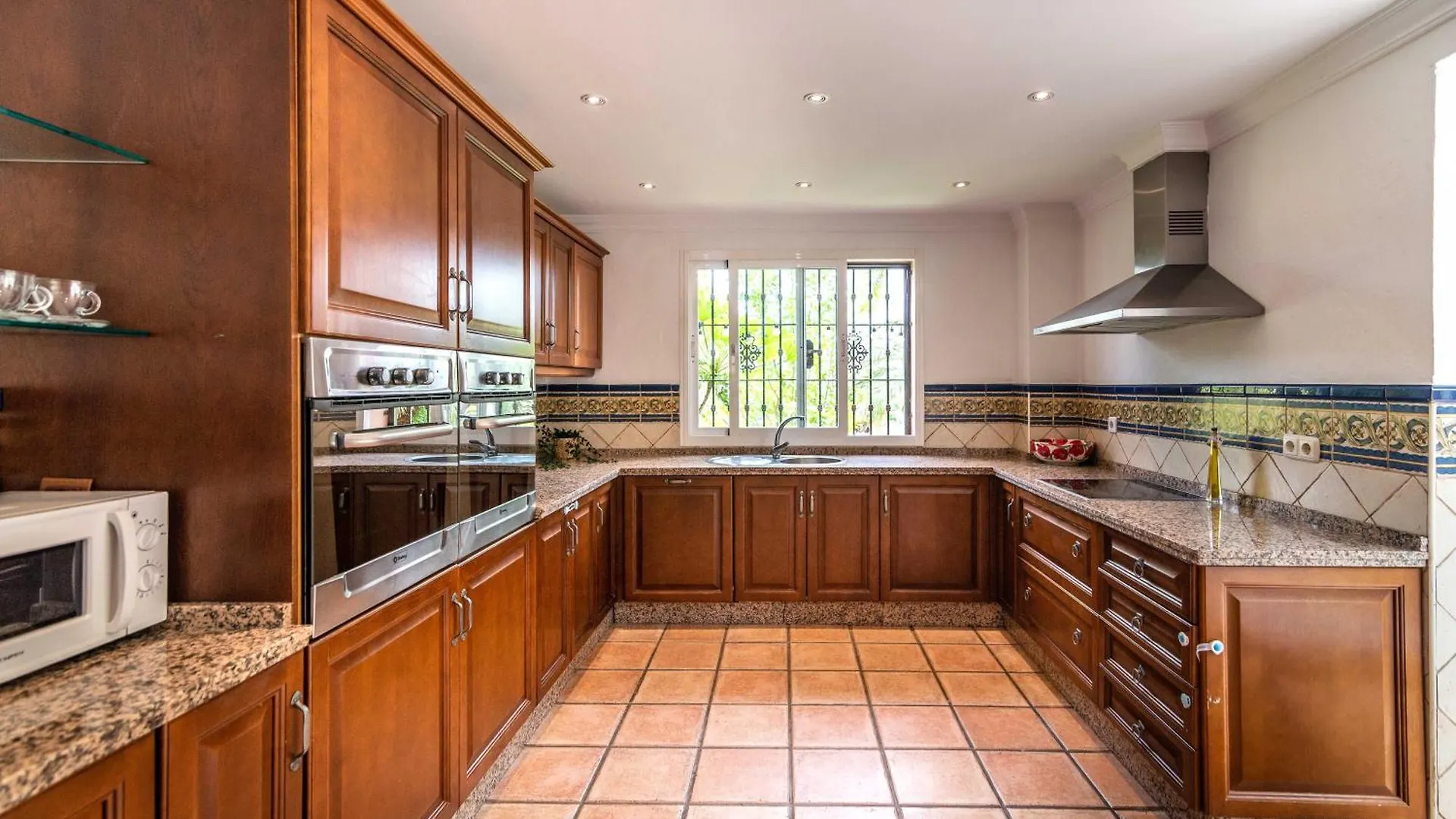 Villa Guadalmina Alta - Private Swimming Pool Marbella Spain
